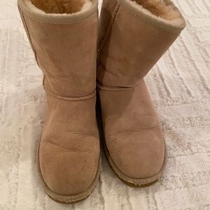 Ugg classic short boots size 7